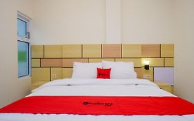 RedDoorz near Pasar Gede Solo